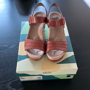 Earth leather ankle sandal